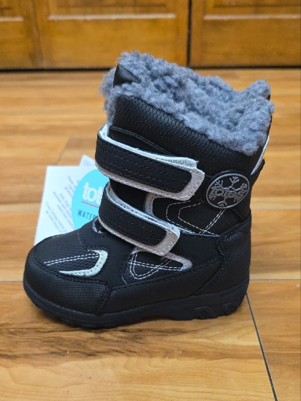 NEW Totes Tayton Waterproof Insulated Flat Heel Winter Outdoor Boots Sz 8T